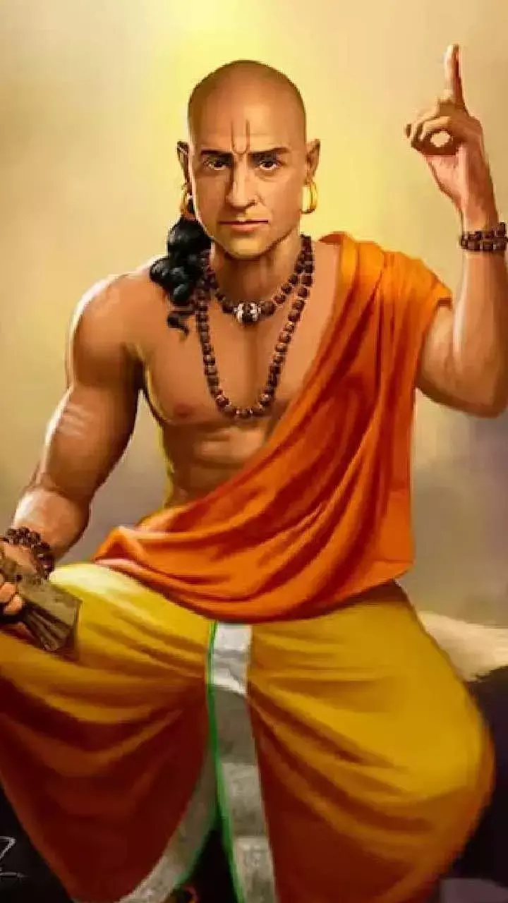 Chanakya Niti:  चाणक्य की नज़र में मदद के लायक नहीं होते ये लोग, जानिए क्यों!