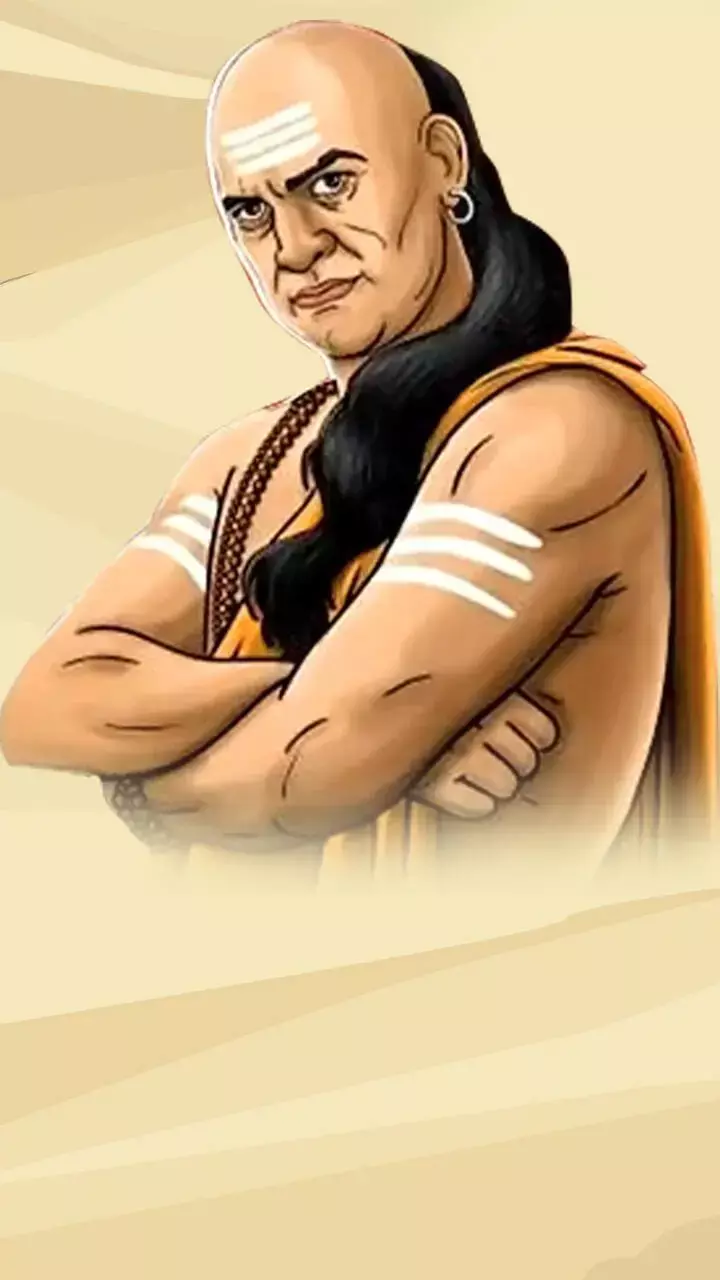 Chanakya Niti: पाखंडियों से सावधान! चाणक्य नीति बताती है इन संकेतों से करें पहचान