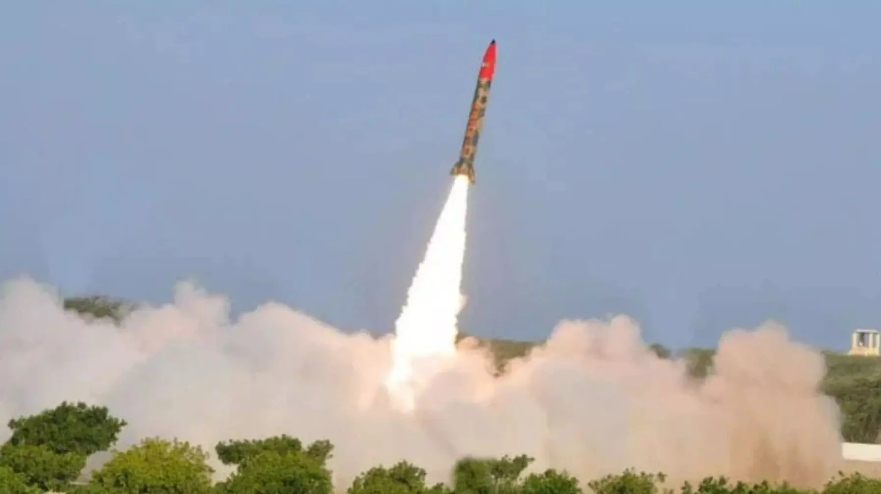 Pakistan Ballistic Missile: भारत से तनाव के बीच पाकिस्तान ने किया बैलिस्टिक मिसाइल का परीक्षण, जान लीजिए क्या है इसकी रेंज Pakistan Ballistic Missile: भारत से तनाव के बीच पाकिस्तान ने किया बैलिस्टिक मिसाइल का परीक्षण, जान लीजिए क्या है इसकी रेंज