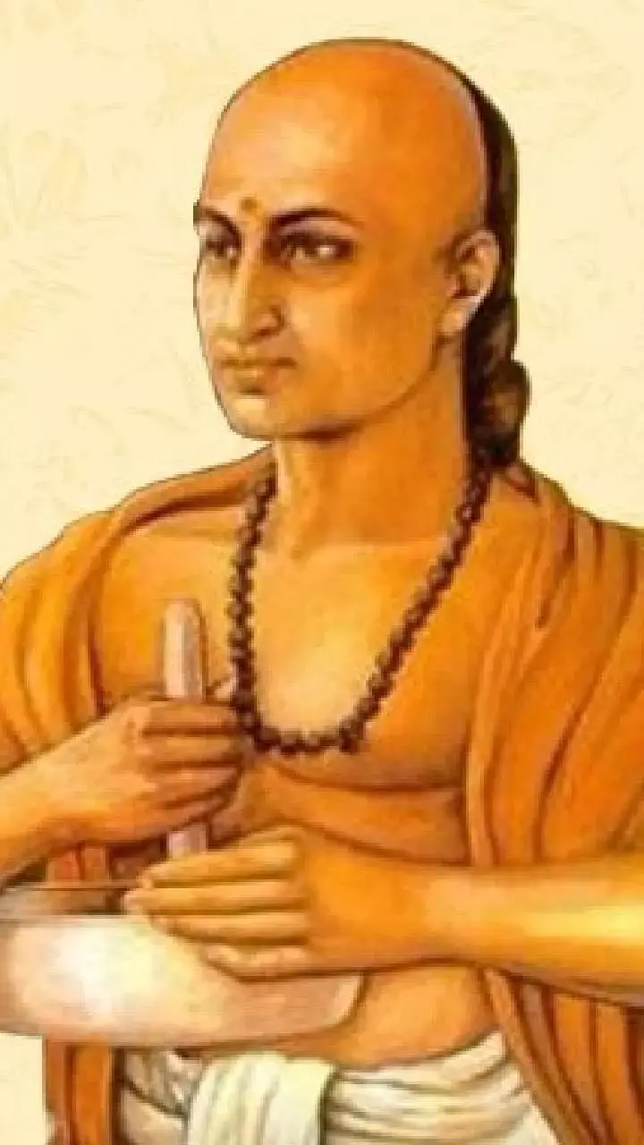 Chanakya Niti: स्त्री के लिए क्यों जरूरी है मर्यादा, जानिए क्या कहती है चाणक्य नीति