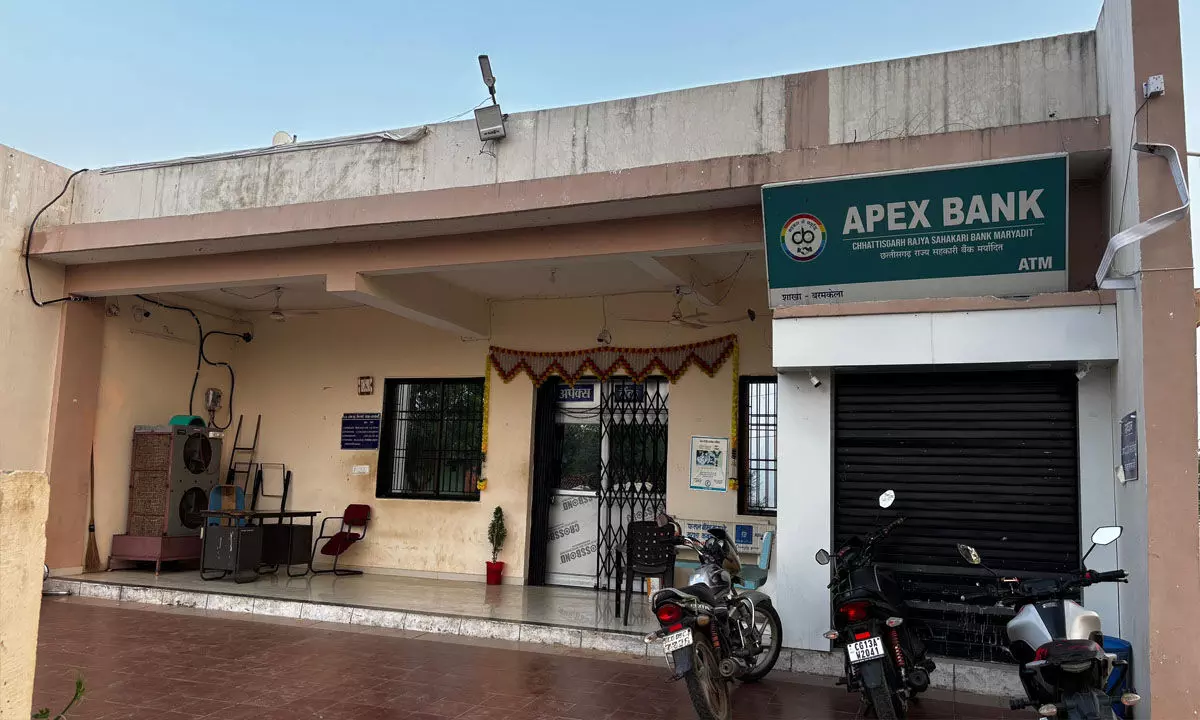Chhattisgarh News: गबन और भ्रष्टाचार: अपेक्स बैंक प्रबंधन ने की सख्त कार्रवाई...शाखा प्रबंधक, लेखाधिकारी, लिपिक सस्पेंड...5 कर्मी बर्खास्त Chhattisgarh News: गबन और भ्रष्टाचार: अपेक्स बैंक प्रबंधन ने की सख्त कार्रवाई...शाखा प्रबंधक, लेखाधिकारी, लिपिक सस्पेंड...5 कर्मी बर्खास्त