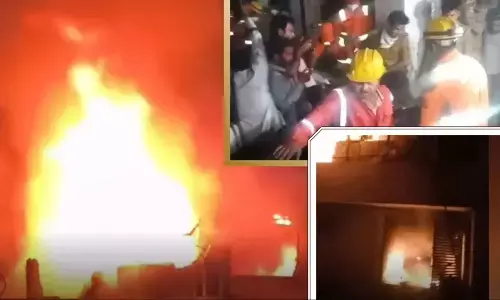 Kanpur Chamanganj Fire: कानपुर में जूता फैक्ट्री में लगी भयानक आग! एक परिवार के 5 लोगों की मौत, माँ बाप और 3 बेटियों जिंदा जलीं