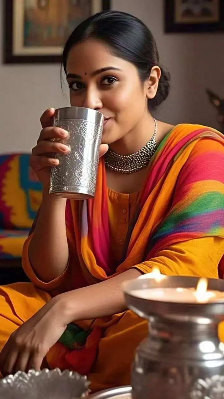 Silver Glass Water Benefits: चांदी के गिलास में पानी पीने से चमकेगी किस्मत और सेहत, जानिए क्या है राज