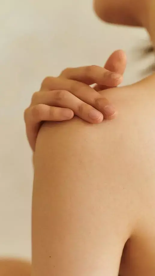 Pani Me Tel Dalkar Nahane Ke Fayde: पानी में तेल मिलाकर नहाने से शरीर को क्या फायदा होता है?