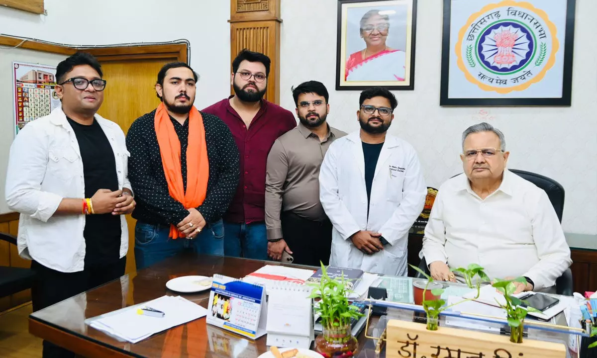 छत्तीसगढ़ के डॉक्टर्स ने बॉन्ड पोस्टिंग, वेतन और सुपरस्पेशलिटी कैडर को लेकर उठाई आवाज छत्तीसगढ़ के डॉक्टर्स ने बॉन्ड पोस्टिंग, वेतन और सुपरस्पेशलिटी कैडर को लेकर उठाई आवाज