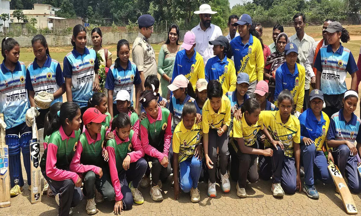 CG News: जशपुर की बेटियों ने क्रिकेट में लहराया परचम, अंडर-15 स्टेट टीम में इचकेला छात्रावास की 9 बालिकाएं सलेक्ट CG News: जशपुर की बेटियों ने क्रिकेट में लहराया परचम, अंडर-15 स्टेट टीम में इचकेला छात्रावास की 9 बालिकाएं सलेक्ट