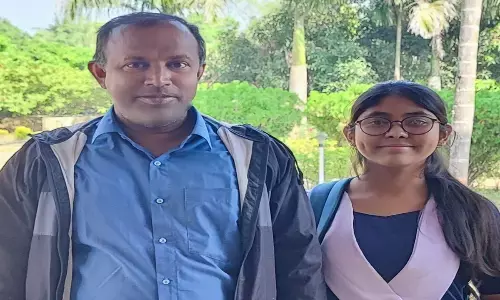 CG Board Topper: ब्लड कैंसर से जूझते किसान की बहादुर बेटी ने पाया पहला स्थान, दो–दो मोर्चों पर की एक साथ लड़ाई, एक जंग तो जीती पर दूसरी हैं बाकी