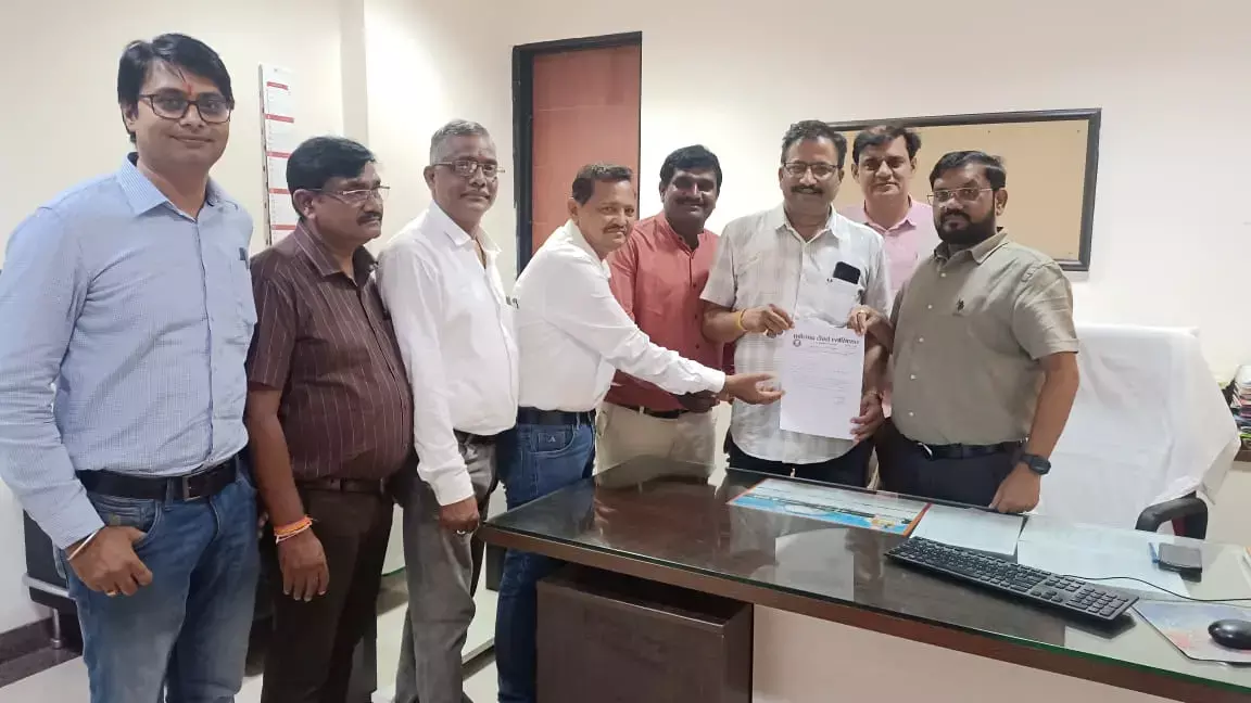 CG Teacher News: क्रमोन्नत वेतनमान देने का जनरल आदेश जारी करें, टीचर्स एसोसिएशन ने कहा-शालाओ के सेटअप में छेड़छाड़ उचित नहीं
