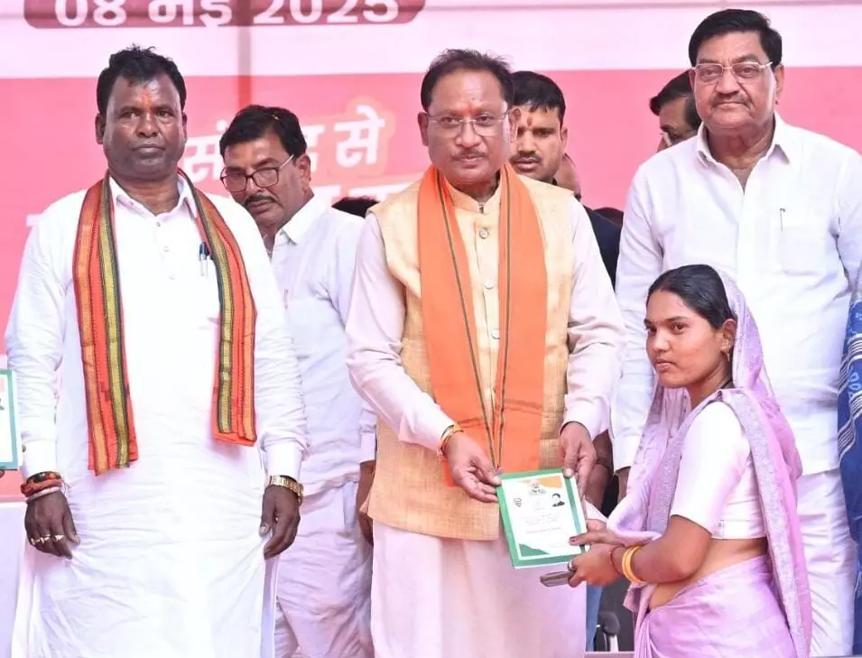 CG News: छत्तीसगढ़ के सभी पंचायतों में एक साल के भीतर मिलेगी बैंकिंग सुविधा, सीएम विष्णुदेव बोले-सुशासन लाने हम कर रहे भ्रष्टाचार के सभी रास्ते बंद CG News: छत्तीसगढ़ के सभी पंचायतों में एक साल के भीतर मिलेगी बैंकिंग सुविधा, सीएम विष्णुदेव बोले-सुशासन लाने हम कर रहे भ्रष्टाचार के सभी रास्ते बंद