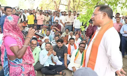 Mahtari Vandana Yojana: अच्छी खबर, अब इन्हें भी जल्द मिलेगा महतारी वंदन योजना का लाभ... CM विष्णुदेव ने महुआ पेड़ की छांव में लगाईं चौपाल