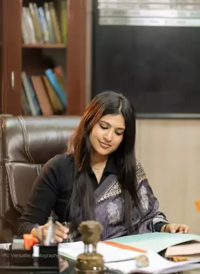 IAS Priyanka Goel Biography In Hindi: कौन है 5 बार फेल होने वाली IAS? खूबसूरती में किसी मॉडल से नहीं है कम