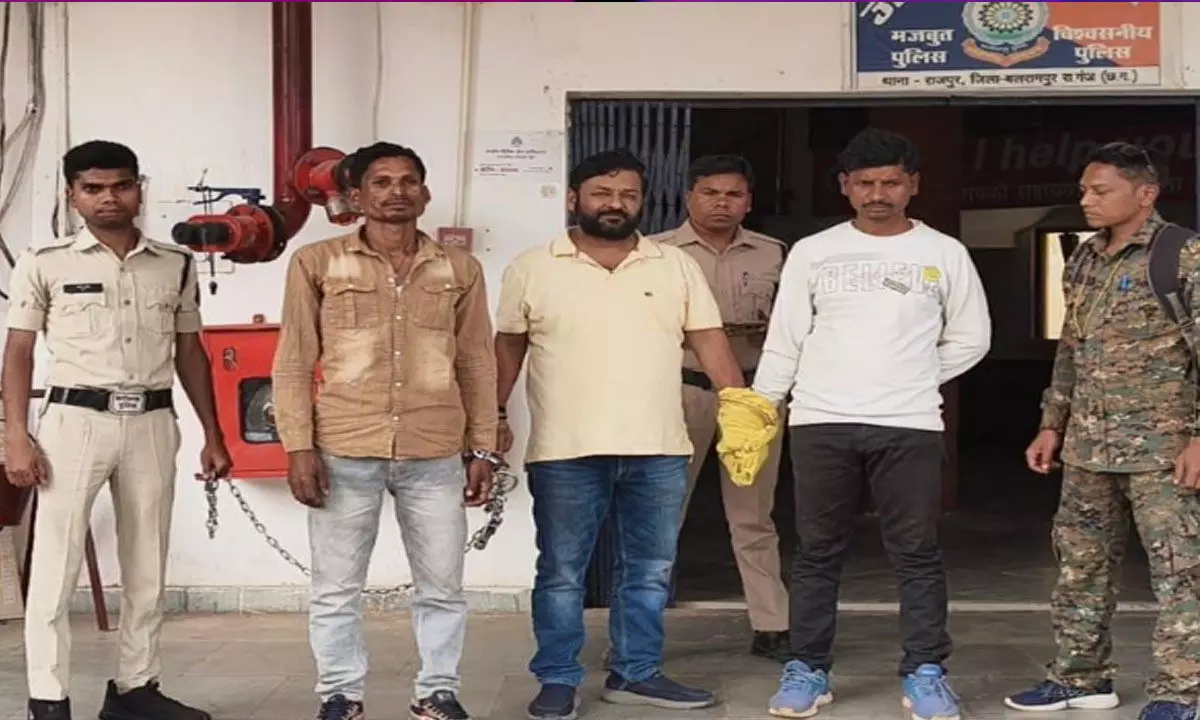 Balrampur News: भू-माफियाओं के खिलाफ बलरामपुर पुलिस की ताबड़तोड़ कार्रवाई, सरगना सहित 3 आरोपी गिरफ्तार.... Balrampur News: भू-माफियाओं के खिलाफ बलरामपुर पुलिस की ताबड़तोड़ कार्रवाई, सरगना सहित 3 आरोपी गिरफ्तार....