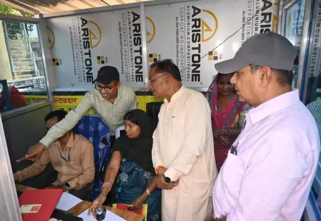 मुख्यमंत्री ने अटल डिजिटल केंद्र का किया अवलोकन, बल्दाकछार में भी पहुंची डिजिटल लेन-देन की सुविधा