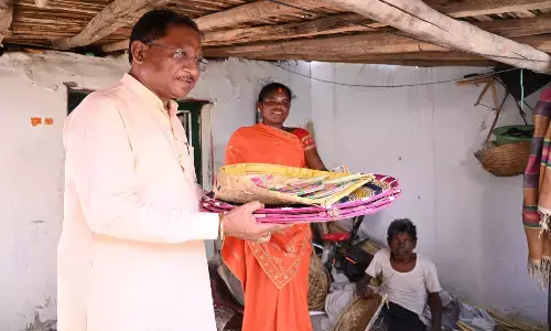 मुख्यमंत्री विष्णु देव साय ने परिवार में शादी के लिए कुलेश्वरी कमार से खरीदा पर्रा, धुकना और सुपा