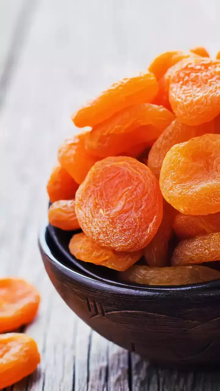 Fruits For Stomach: गर्मी में पाचन दुरुस्त करना है?  इन फलों को डाइट में शामिल करें, मिलेगा चमत्कारी फायदा
