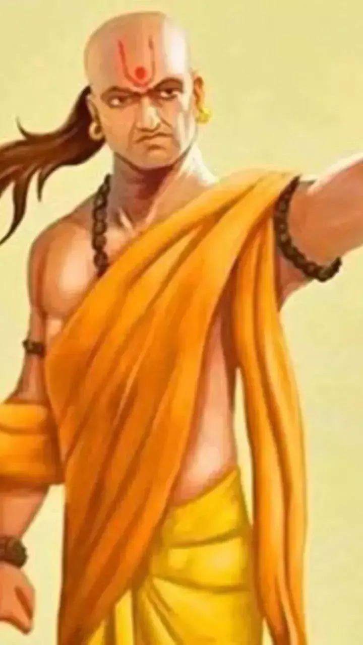 Chanakya Niti: बुरे समय में इन बातों को याद रखेंगे तो मुश्किलें बनेंगी आसान, जानिए चाणक्य नीति