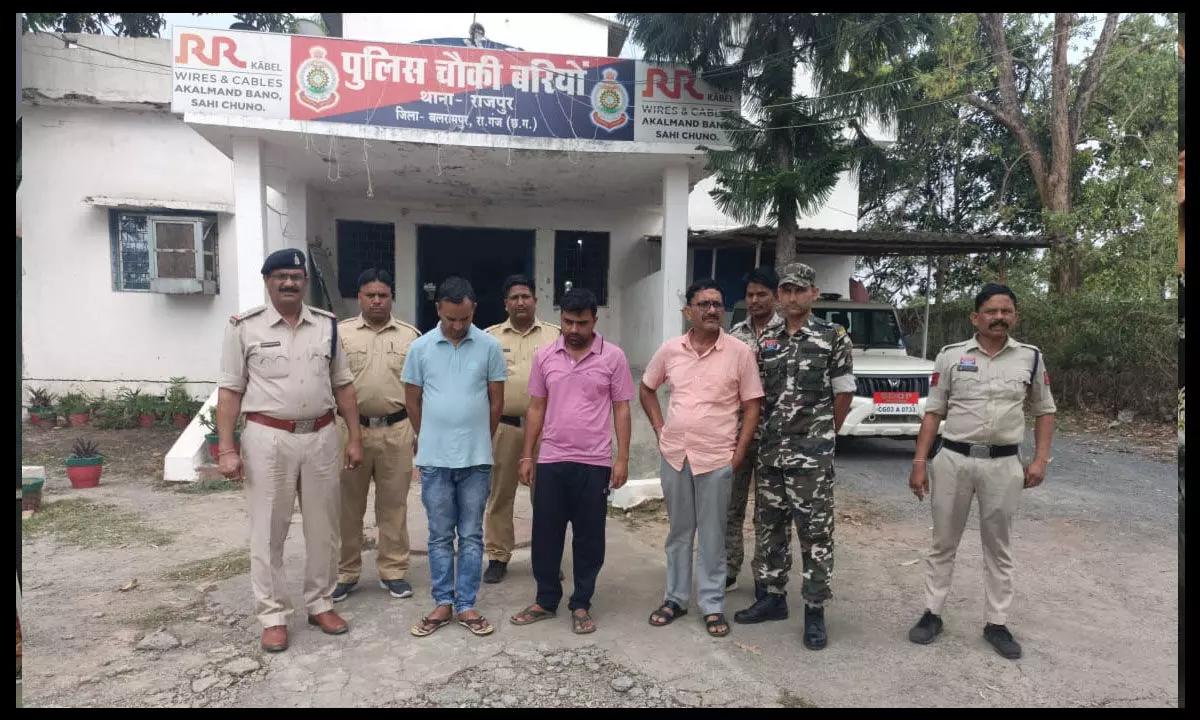 Balrampur News: पहाड़ी कोरवा आत्महत्या केस! तीन भू माफिया गये जेल, फर्जी तरीके से पहाड़ी कोरवा की जमीन को बिकवाये...