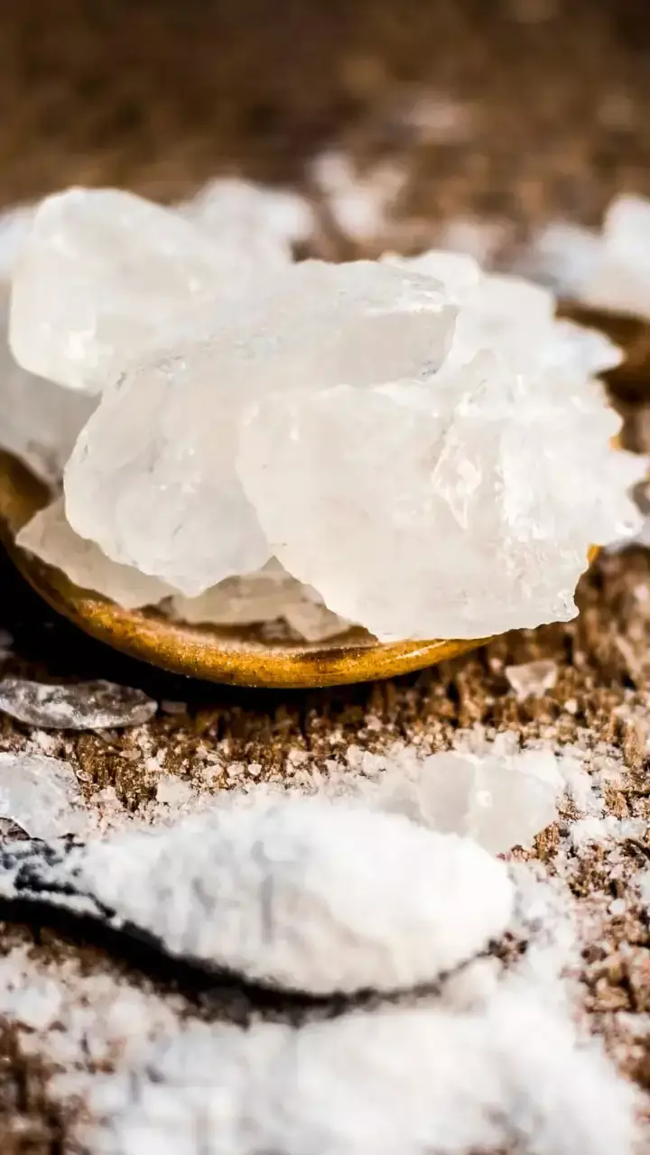 Vastu Tips: घर में सिर्फ एक चीज रखने से दूर होंगे वास्तु दोष, बढ़ेगा धन और मिलेगी मानसिक शांति!