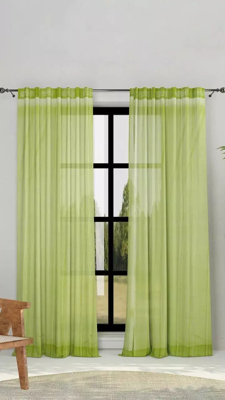 Vastu Tips: घर में पर्दे लगाने की सही दिशा और रंग बदल सकते हैं आपकी किस्मत, जानिए वास्तु शास्त्र के नियम