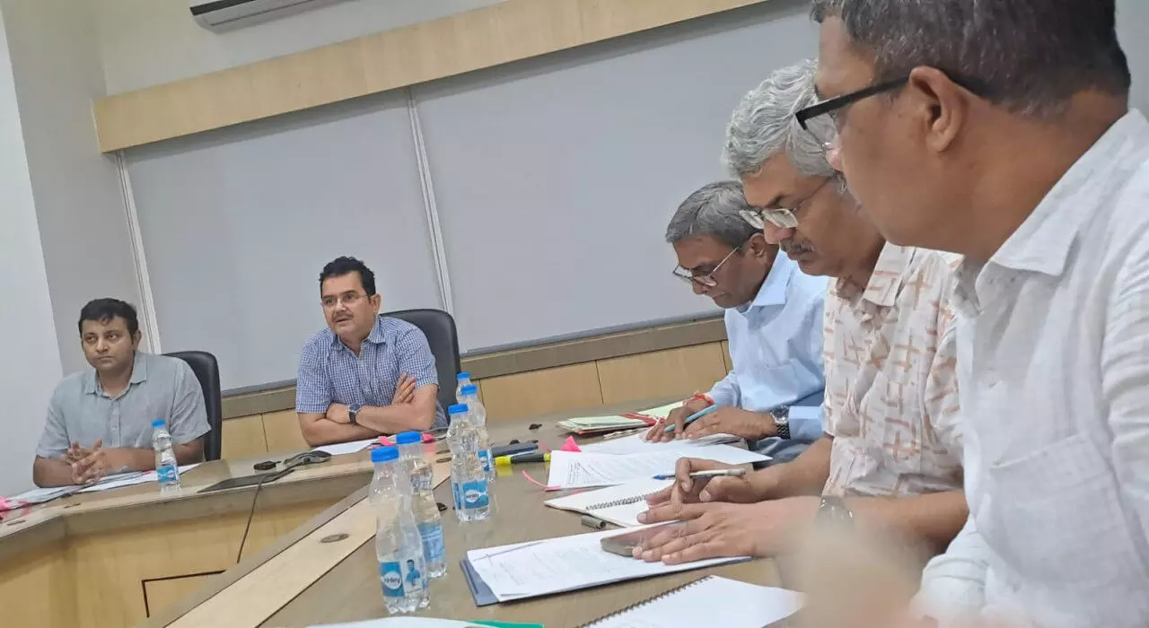 CG llegal Sand Mining: रेत माफिया पर नकेल! खनिज सचिव पी. दयानंद ने कलेक्टरों को दिए कड़े निर्देश, अवैध खनन पर होगी सख्त कार्रवाई CG llegal Sand Mining: रेत माफिया पर नकेल! खनिज सचिव पी. दयानंद ने कलेक्टरों को दिए कड़े निर्देश, अवैध खनन पर होगी सख्त कार्रवाई