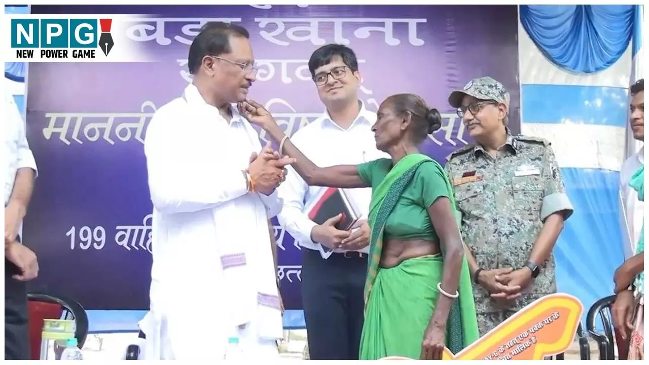 Sushasan Tihar: भरोसे और उम्मीद के घर की चाबी मिलने पर बुजुर्ग महिला ने CM विष्णुदेव को ऐसे दिया आशीर्वाद, स्नेह से छुआ गाल,