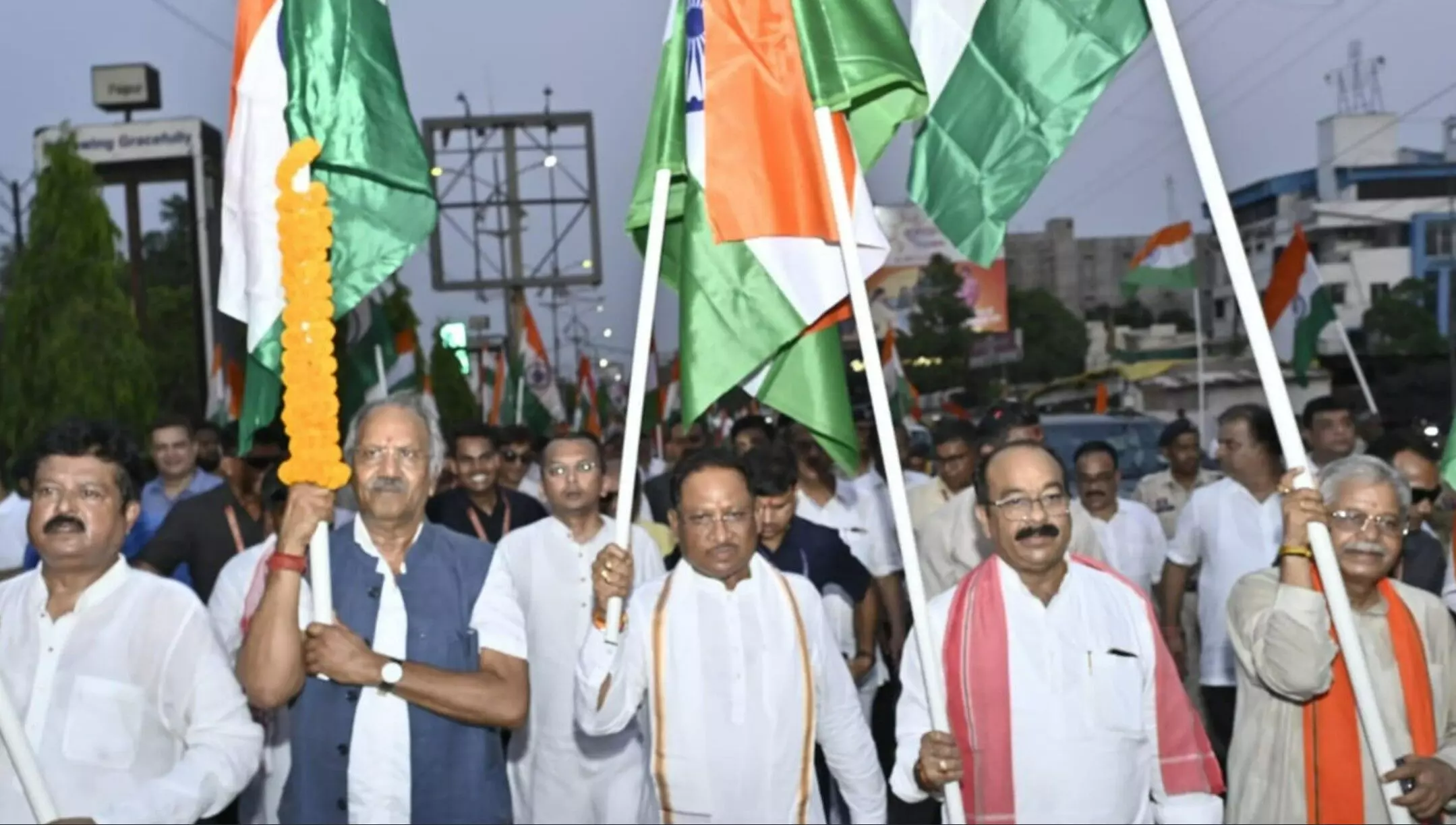 Chhattisgarh Tiranga Yatra 2025: छत्तीसगढ़ में आज निकलेगी तिरंगा यात्रा, CM साय की अगुवाई में गांव-शहर में गूंजेगा राष्ट्रभक्ति का नारा Chhattisgarh Tiranga Yatra 2025: छत्तीसगढ़ में आज निकलेगी तिरंगा यात्रा, CM साय की अगुवाई में गांव-शहर में गूंजेगा राष्ट्रभक्ति का नारा
