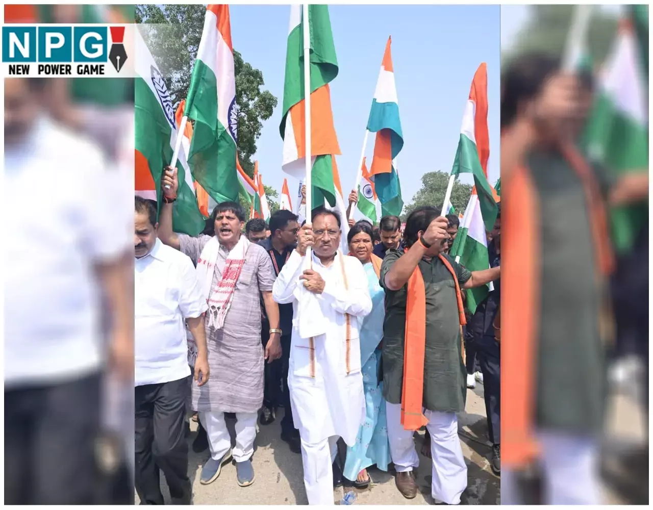 Tiranga Yatra: देशभक्तिपूर्ण गीतों के साथ जशपुर के चराईडांड में निकाली गई तिरंगा यात्रा, CM विष्णुदेव साय हुए शामिल...