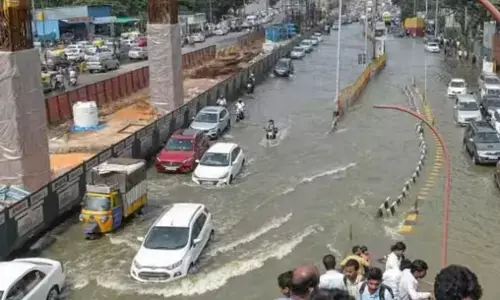 Bangalore Rain Update: बेंगलुरु में 15 साल की सबसे भारी बारिश ने मचाई तबाही! अब तक 5 लोगों की मौत, IMD ने जारी किया तबाही का अलर्ट