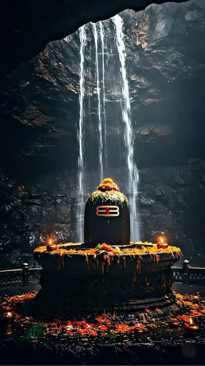 Ghar Me Shivling Rakhne Ke Niyam: घर में शिवलिंग रखने से पहले जान लें नियम! वरना होगा अशुभ