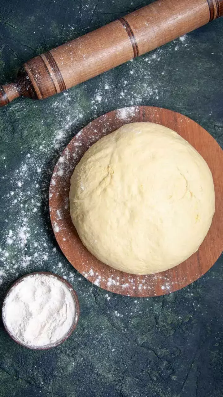 Vastu Tips: वास्तु शास्त्र के अनुसार आटा गूंथते समय बरतें ये सावधानियां, वरना हो सकता है आर्थिक नुकसान!