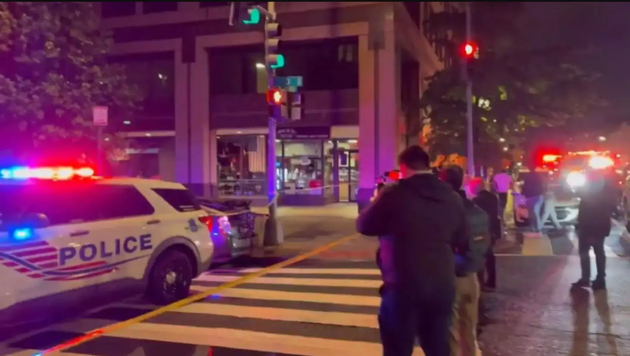 Jews Museum Shooting: अमेरिका में सरेआम हत्या! वाशिंगटन डीसी में इसरायली एम्बेसी के 2 कर्मचारियों को गोलियों से भुना Jews Museum Shooting: अमेरिका में सरेआम हत्या! वाशिंगटन डीसी में इसरायली एम्बेसी के 2 कर्मचारियों को गोलियों से भुना