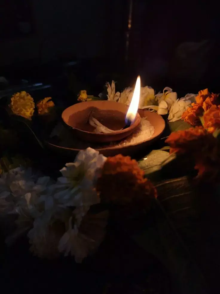 Diya Jalane Ke Niyam: घर में दीया जलाने के सही नियम क्या है ?