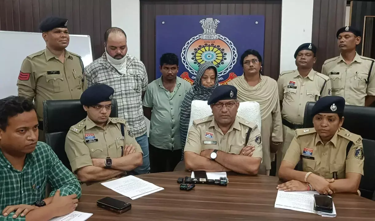 Durg News: देह व्यापार का खुलासा, ग्राहक और महिला पकड़ी गई, मकान के अंदर से आपत्तिजनक सामान बरामद...
