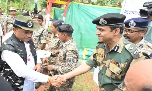 CG News: मुख्यमंत्री साय ने की जवानों की हौसला अफजाई, 27 माओवादियों के साथ हुई मुठभेड़ में मिली ऐतिहासिक कामयाबी पर जवानों को दी बधाई...