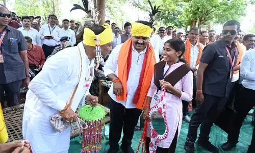 CG News: बासिंग कैम्प परिसर में मुख्यमंत्री ने लगाई जन-चौपाल, जनकल्याणकारी योजनाओं की क्रियान्वयन का लेने आया हूं जायजा...