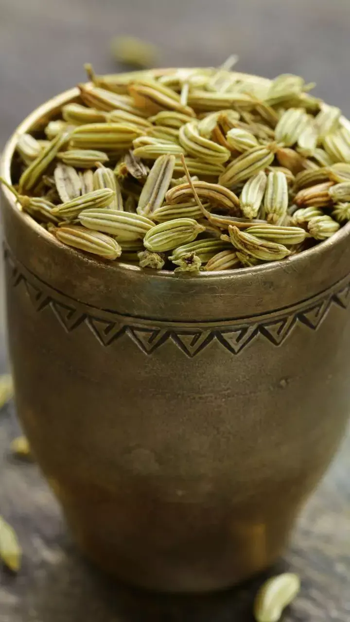 Benefits Of Fennel Seeds: रोजाना खाने के बाद बस एक चम्मच सौंफ,इसमें छिपे है चमत्कारी फायदे?