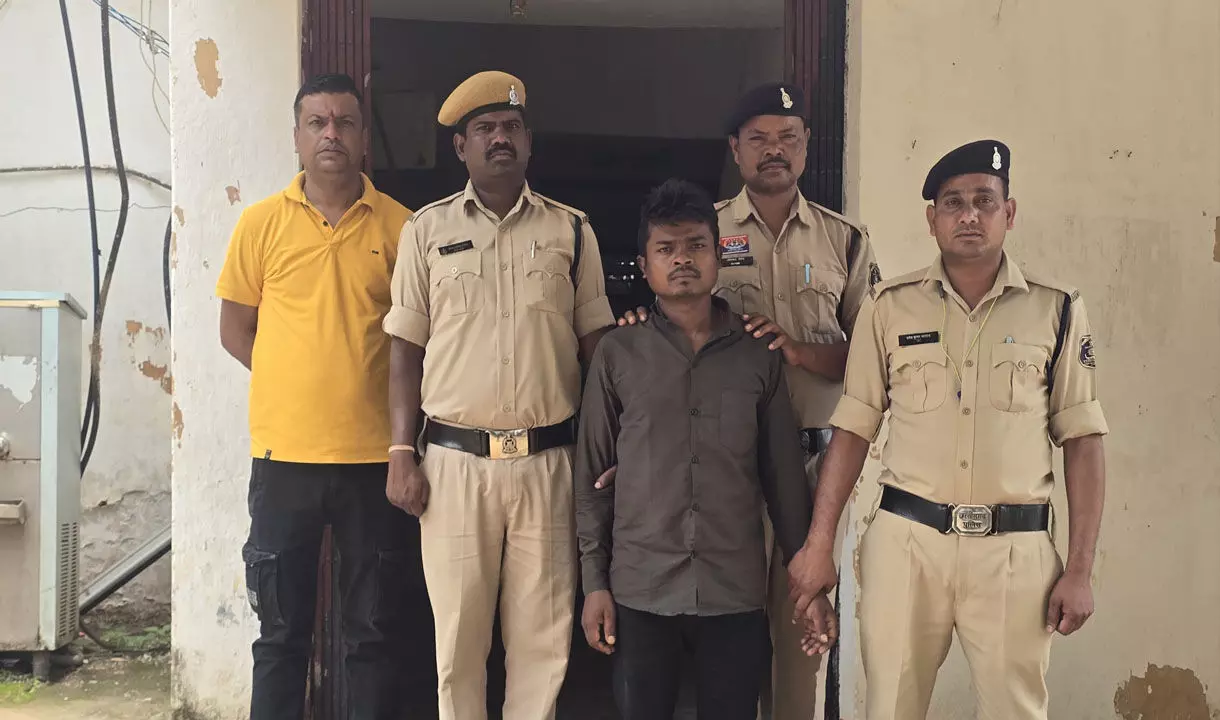 Jashpur News: गर्लफ्रेंड का मर्डर, प्रेमी ने पुलिस से बचने के लिए फंदे पर लटकाया शव, मेडिकल और पुलिस जांच में भी लापरवाही, बीएमओ-एएसआई को नोटिस...