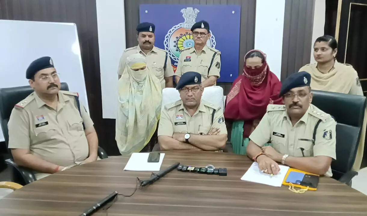 Durg News: दुर्ग में दो बांग्लादेशी महिला गिरफ्तार, सानया नूर और खुशबु बेगम पिछले आठ साल से रह रही थी नाम बदलकर.... Durg News: दुर्ग में दो बांग्लादेशी महिला गिरफ्तार, सानया नूर और खुशबु बेगम पिछले आठ साल से रह रही थी नाम बदलकर....