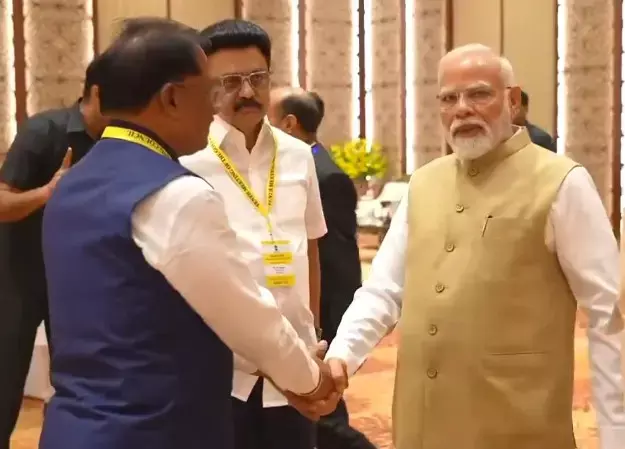 CG Vishnudeo Sai...जब PM मोदी ने CM विष्णुदेव का थामा हाथ, बोले...देखिए नीति आयोग की बैठक की फ़ोटो और वीडियो