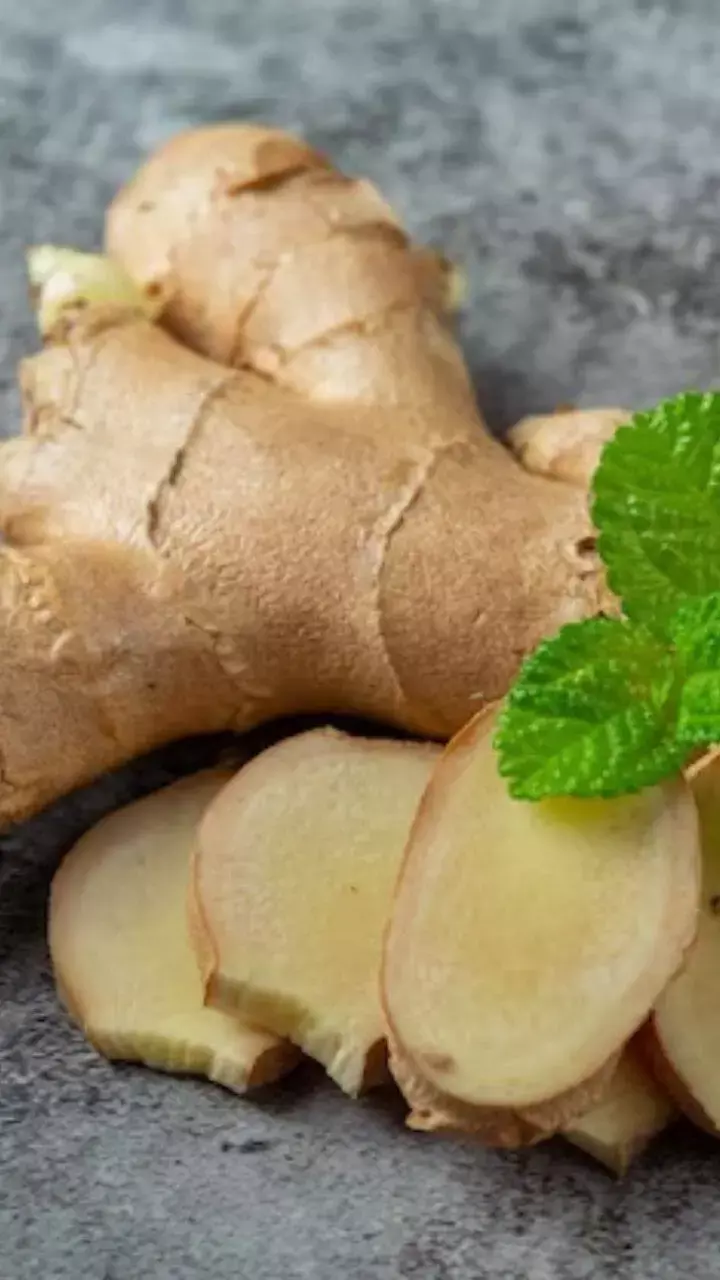 Adrak Ke Fayde: इन स्वास्थ्य समस्याओं में अदरक है रामबाण इलाज, जानिए फायदे