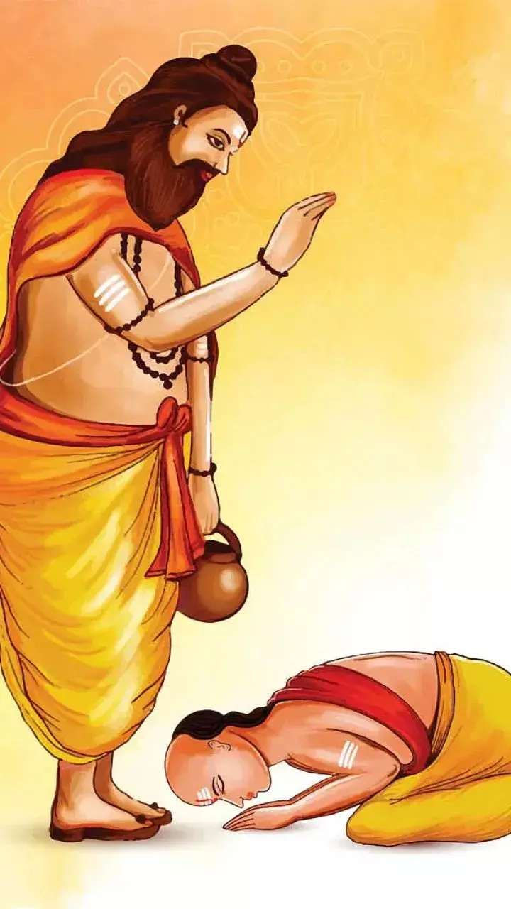 Chanakya Niti: इन लोगों की भूलकर भी न करें मदद, वरना भुगतना पड़ सकता है भारी नुकसान