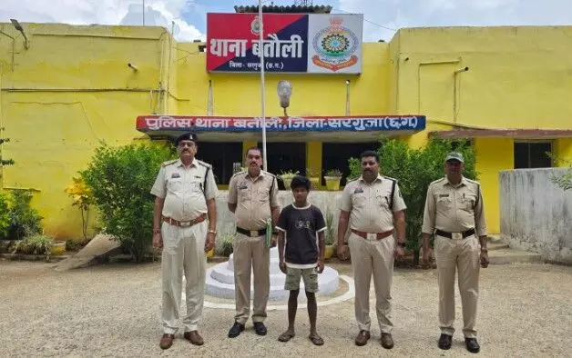 Ambikapur News: फुफेरा भाई ने किया दुष्कर्म, घुमाने ले गया और फिर खेत में दिया घटना को अंजाम...