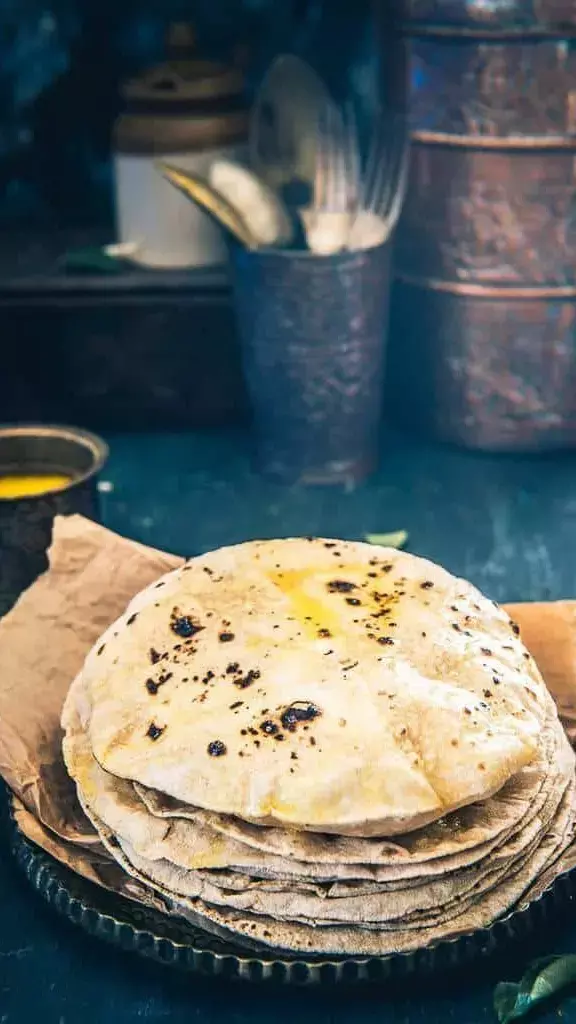 Ghee Roti Khane Ke Fayde: रोटी पर घी लगाकर खाने से क्या फायदा होता है?