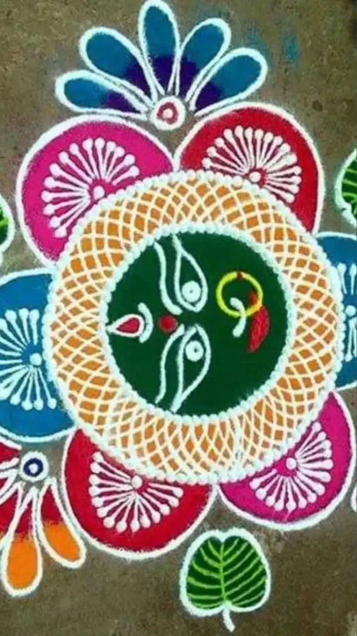 Vastu Tips: वास्तु के अनुसार बनाएं रंगोली, सुख-समृद्धि का करें स्वागत