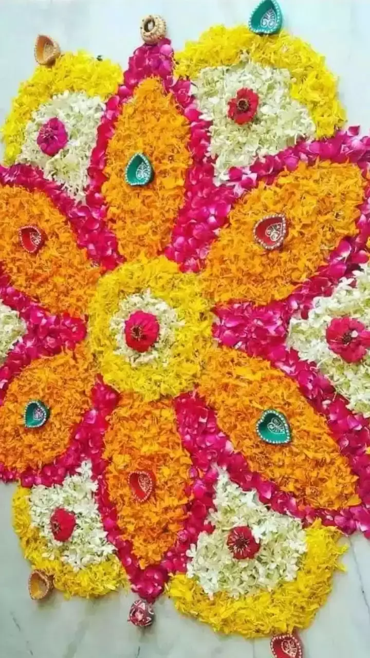 Vastu Tips: वास्तु के अनुसार बनाएं रंगोली, सुख-समृद्धि का करें स्वागत