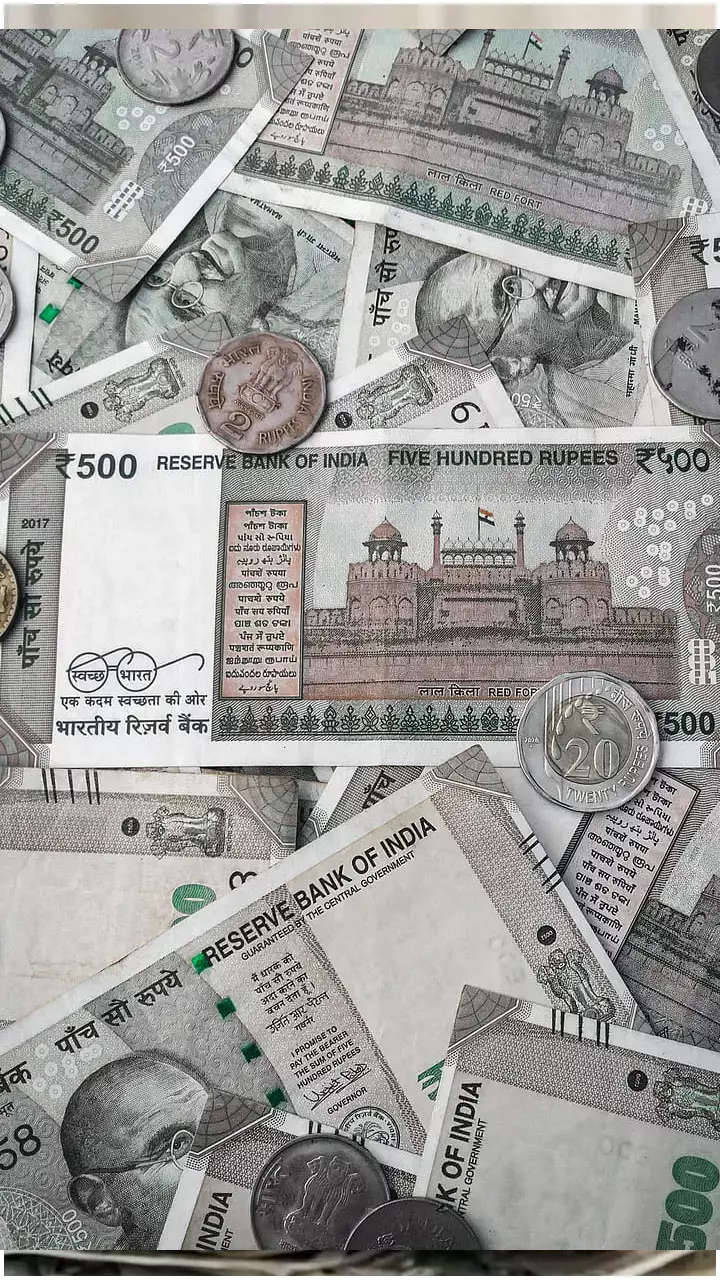 Vastu Tips: पैसों को सही ढंग से रखें, होगी धन वृद्धि, जानें नोटों का वास्तुशास्त्र