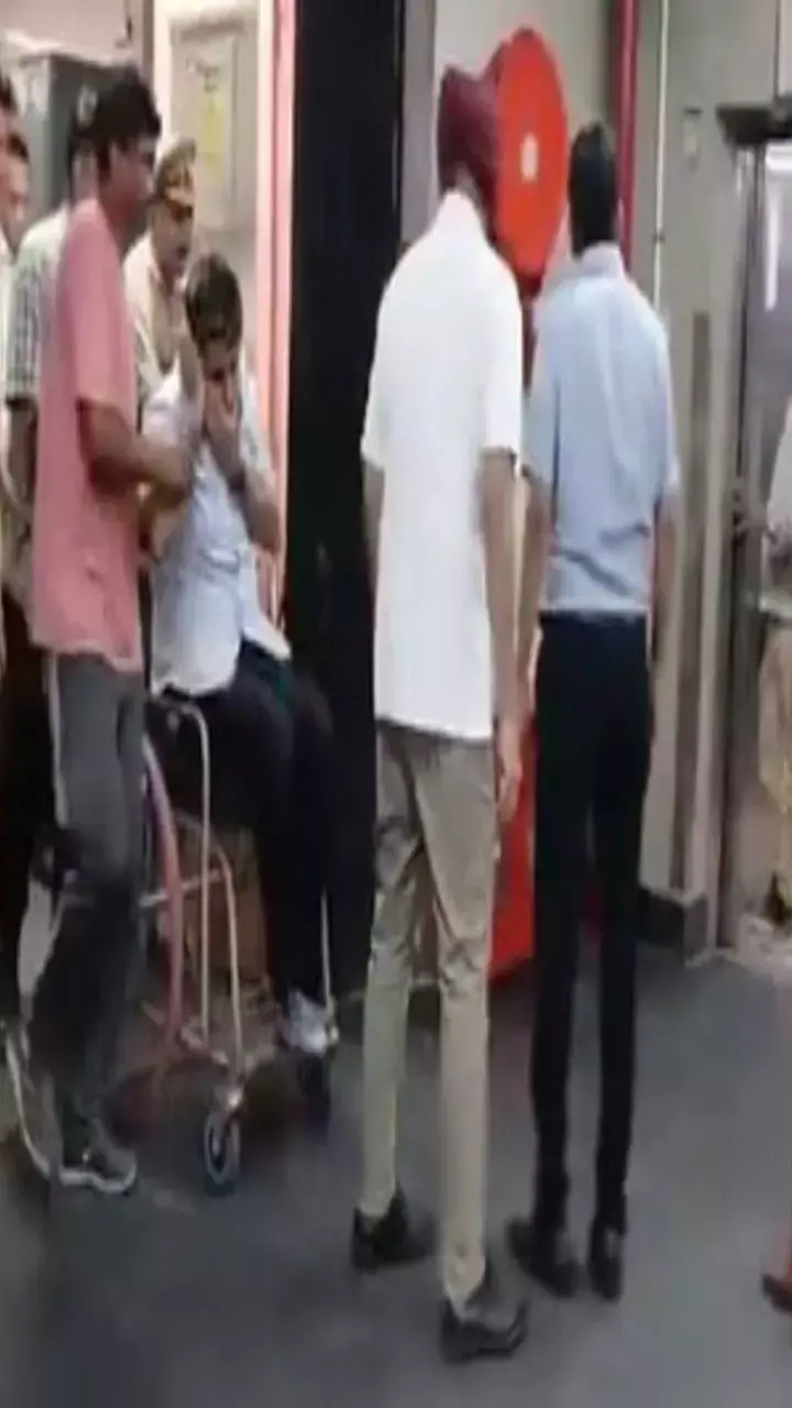 IPS Raveena Tyagi News: कौन है IPS रवीना त्यागी? जिनके IRS पति की IT ऑफिस में हुई पिटाई