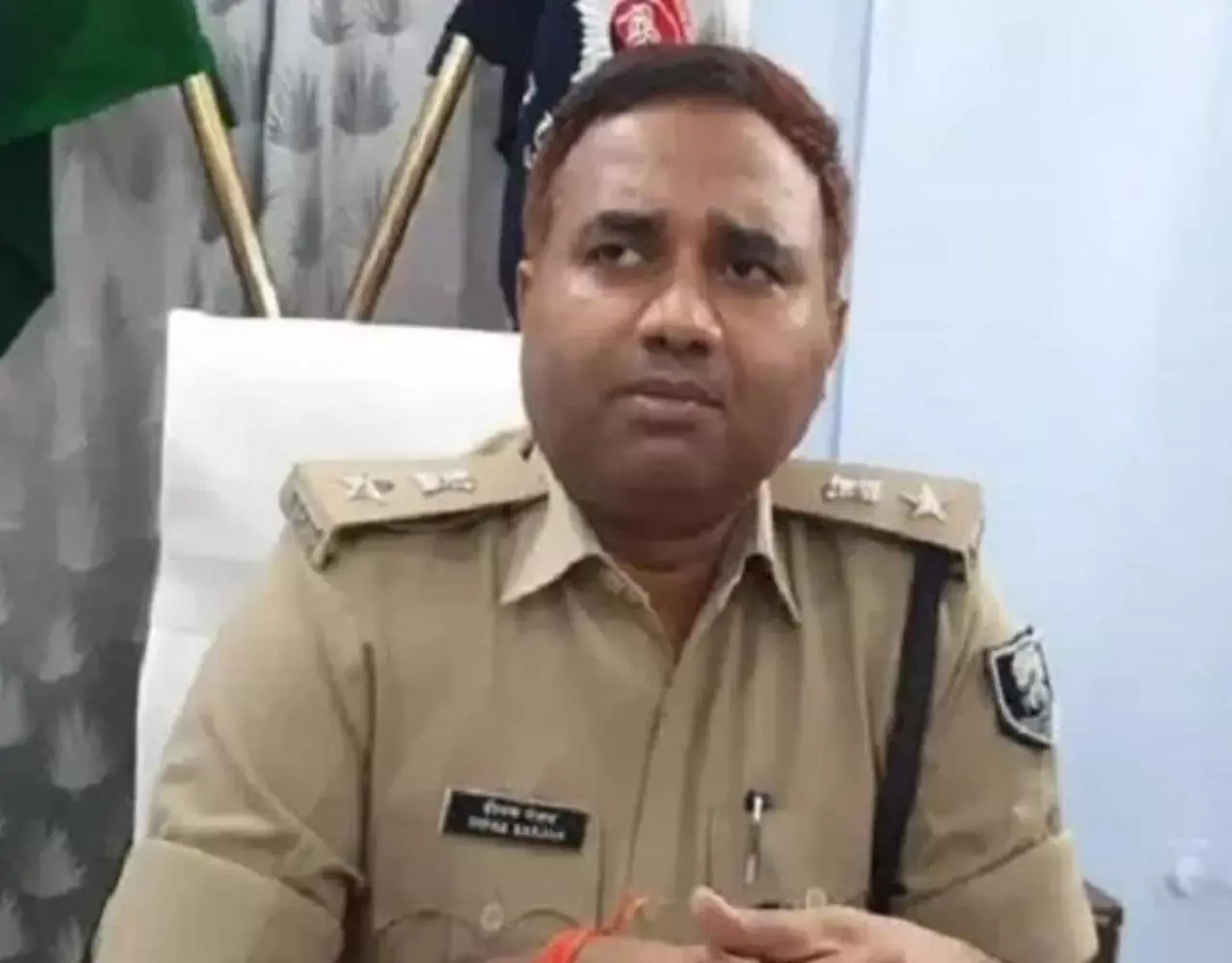 IPS Deepak Ranjan News: आईपीएस फ्रेश होते रहे, गनमैन और ड्राइवर गाड़ी लेकर निकल गए, दो किमी पैदल चलकर पहुंचे थाना...