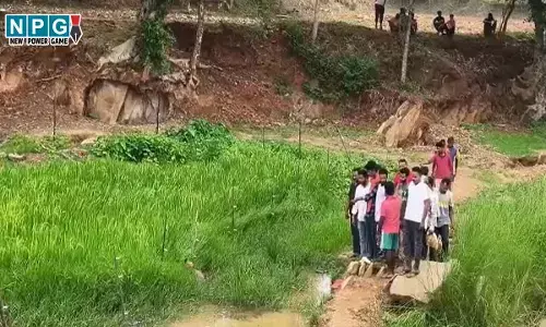 Sarguja News: खेत में लगे करंट तार की चपेट में आने से दो की मौत, एक को बचाने के चक्कर में दूसरे की गई जान...