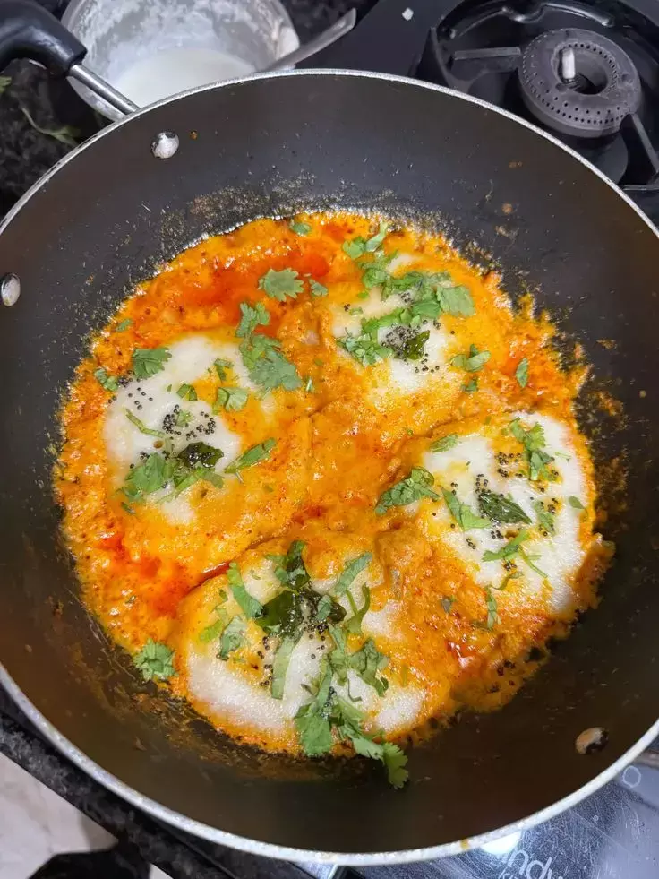 Idli Shakshuka Recipe In Hindi: घर पर कैसे बनाये वायरल रेसिपी "इडली शाकशुका"
